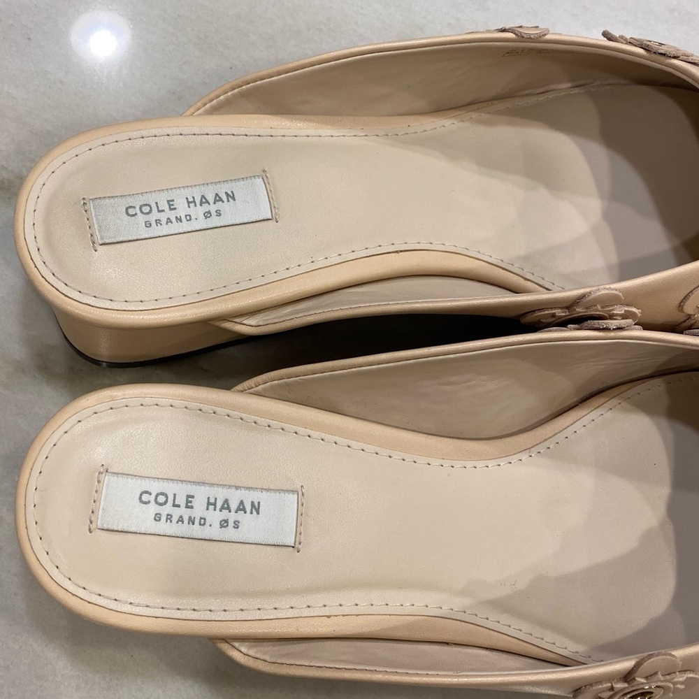 Cole Haan Mules Size 9 Beige Floral Embellished Mules - Picture 4 of 13